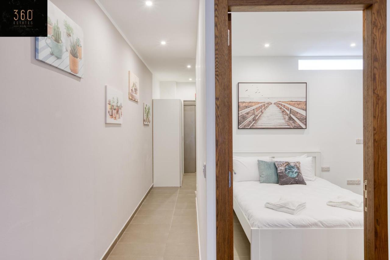 Gzira's Seashore Stayaway Close To Manuel Island * Gzira