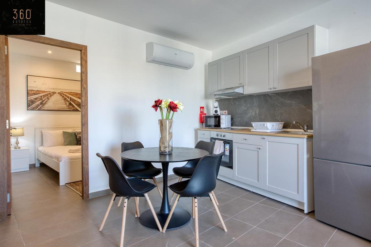 Gzira's Seashore Stayaway Close To Manuel Island * Gzira