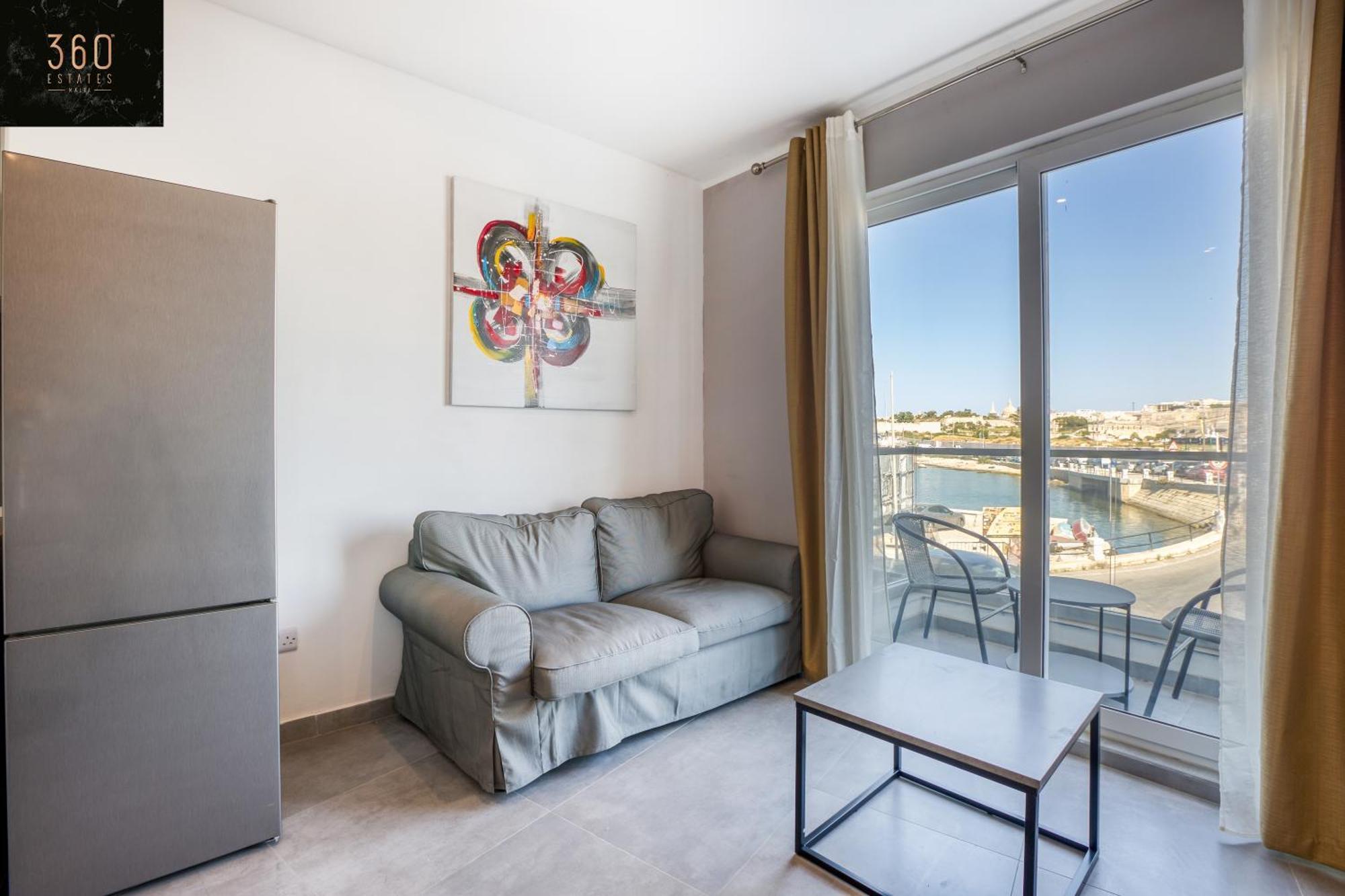 Gzira's Seashore Stayaway Close To Manuel Island * Gzira