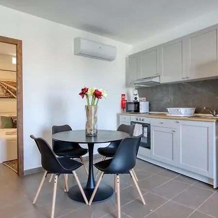 Gzira'S Seashore Stayaway Close To Manuel Island Exterior photo