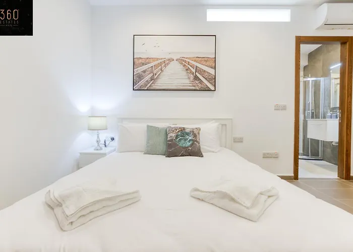 Gzira\'S Seashore Stayaway Close To Manuel Island