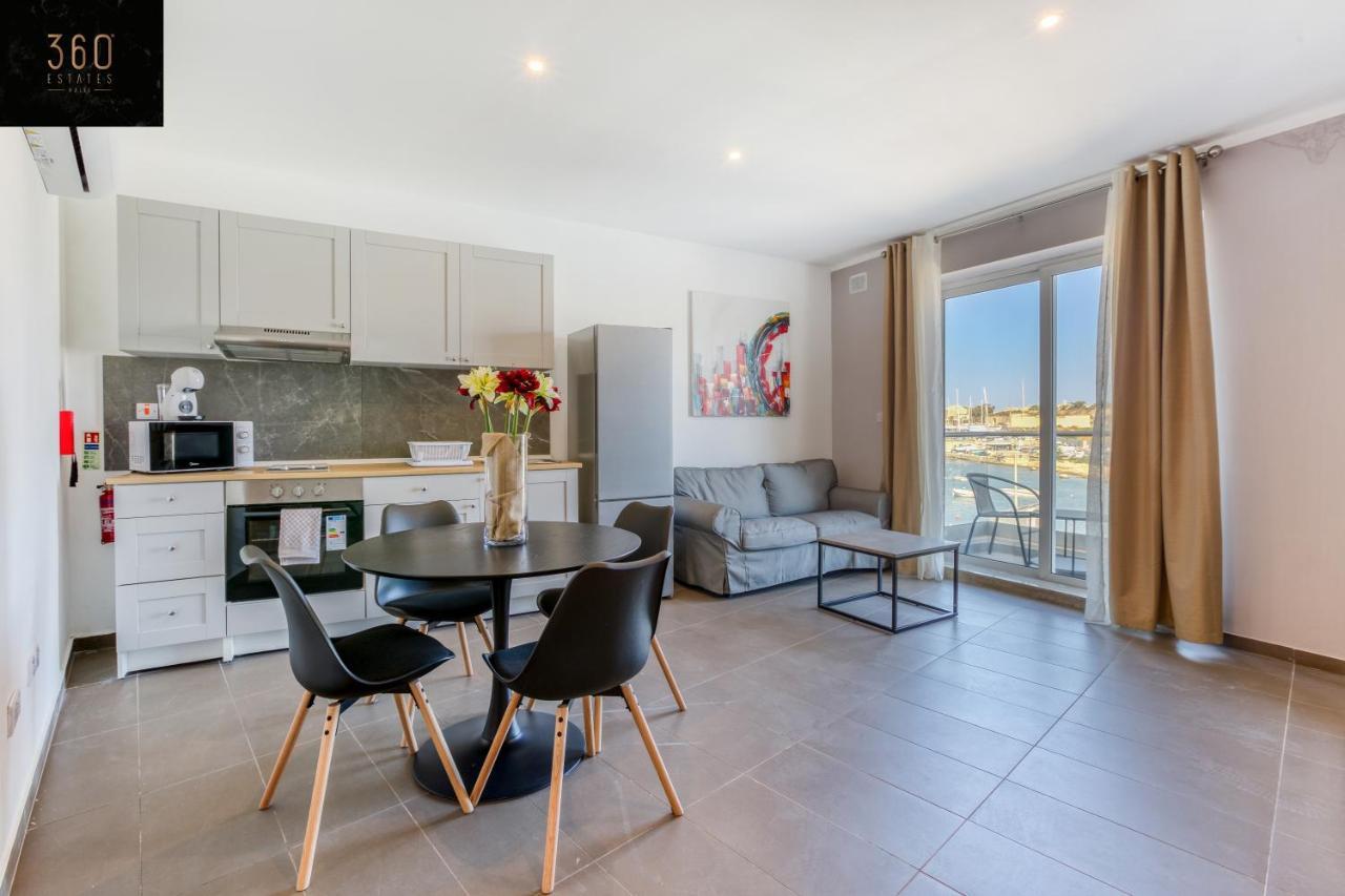 Gzira's Seashore Stayaway Close To Manuel Island * Gzira
