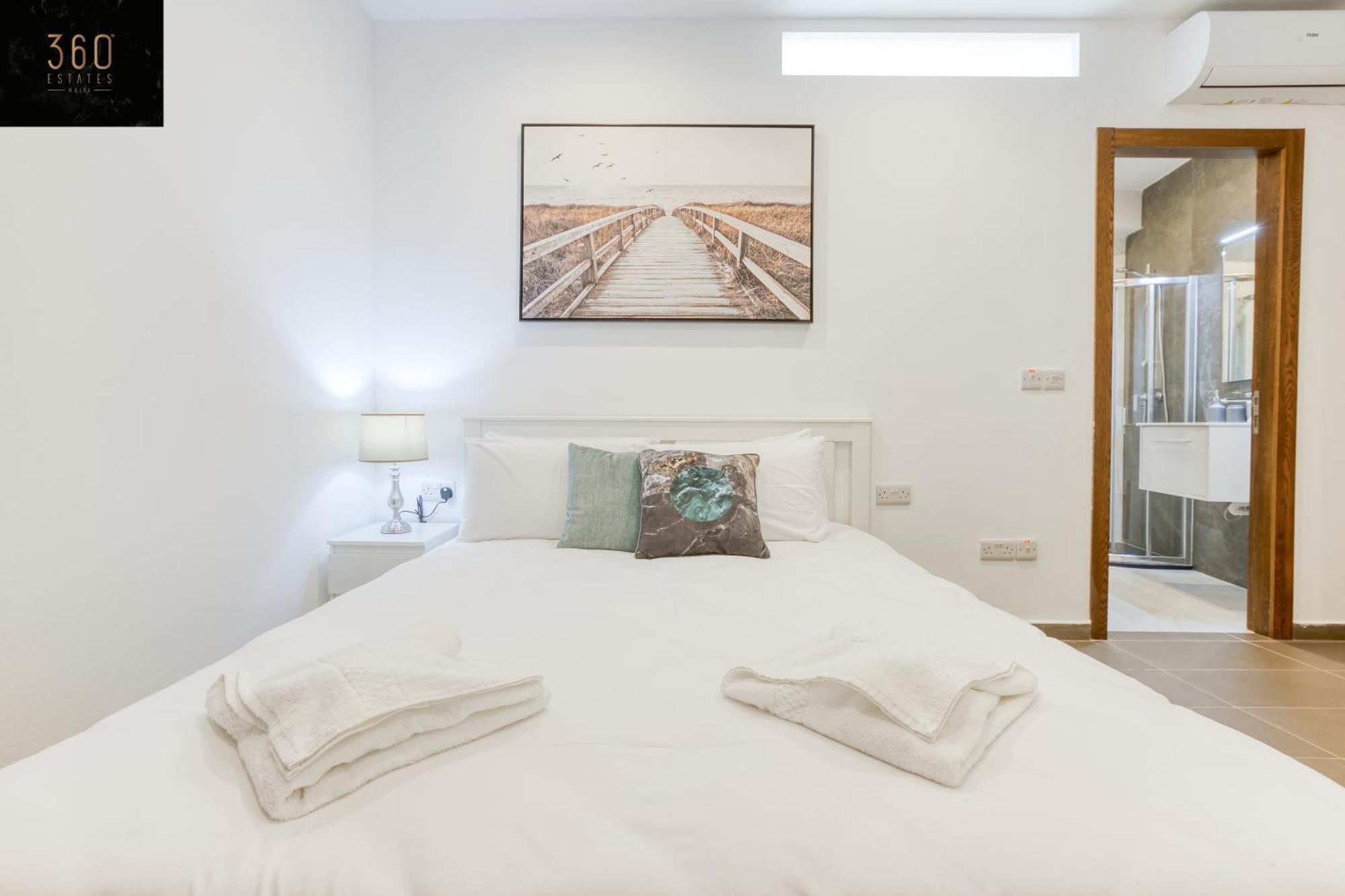 Gzira's Seashore Stayaway Close To Manuel Island * Gzira